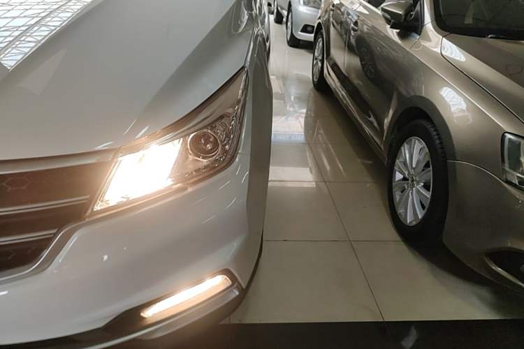 Used Baojun 730 2019 1.5L Manual Fashion Model 7-seater National V Left Front Headlight