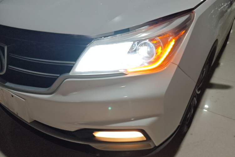 Used Baojun 730 2019 1.5T CVT Fashion Model 7 Seats China VI Emission Standard Left Front Headlight