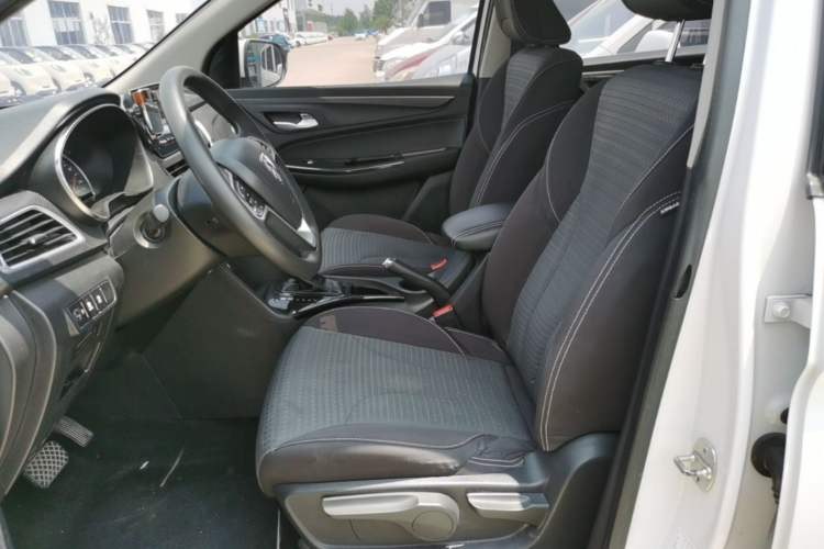 Used Baojun 730 2019 1.5T CVT Fashion Model 7 Seats China V Emission Standard Left Front Seat
