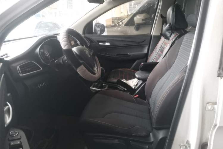 Used Baojun 730 2019 1.5L Manual Fashion Model 7-seater China VI Left Front Seat