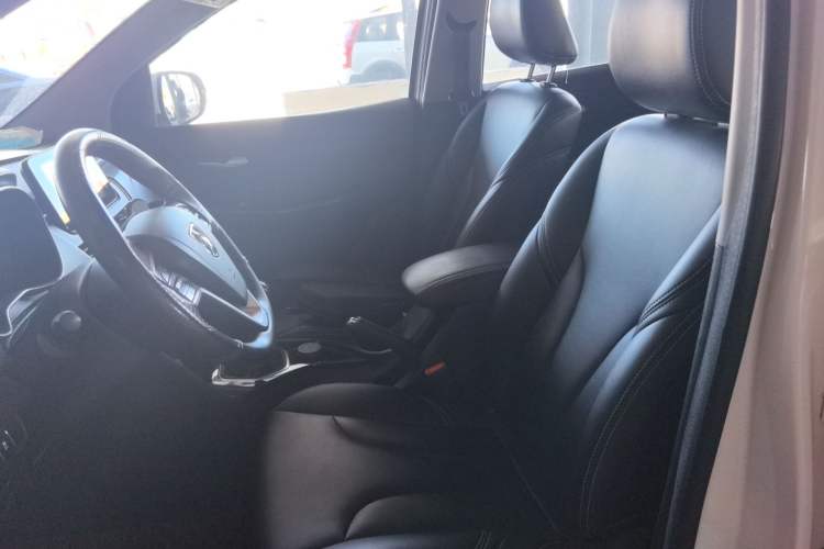 Used Baojun 730 2019 1.5L Manual Fashion Model 7-seater China VI Left Front Seat