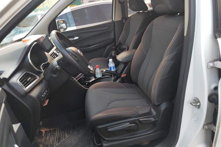 Used Baojun 730 2019 1.5L Manual Fashion Model 7-seater China VI Left Front Seat