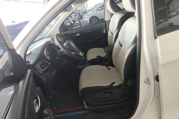 Used Baojun 730 2019 1.5T Manual Fashion Model 7-seater China VI Left Front Seat