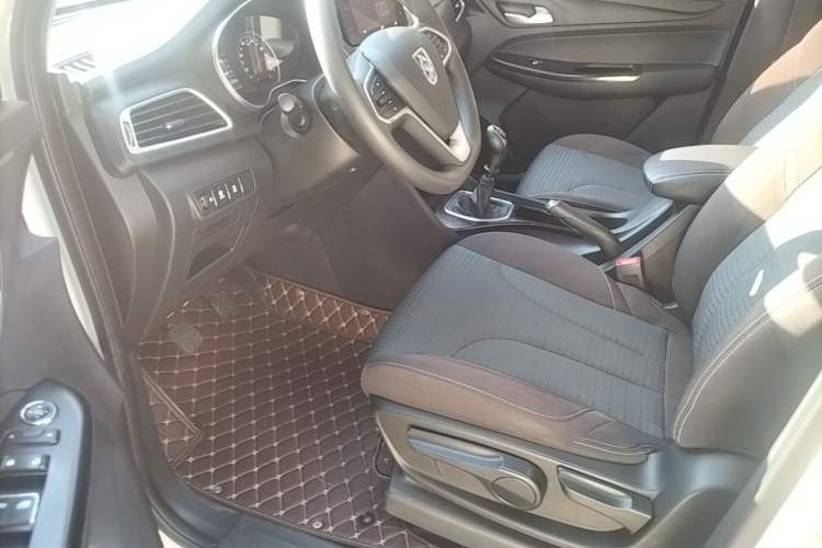 Used Baojun 730 2019 1.5L Manual Fashion Model 7-seater National V Left Front Seat
