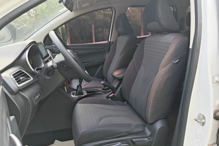 Used Baojun 730 2019 1.5L Manual Fashion Model 7-seater China VI Left Front Seat