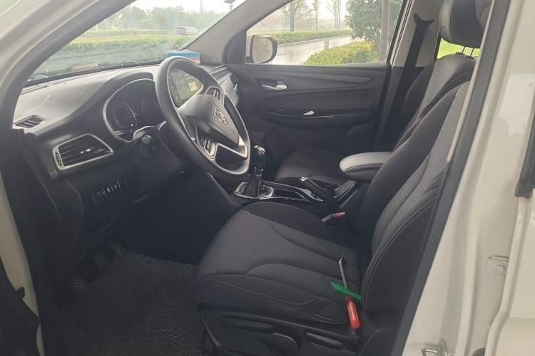 Used Baojun 730 2019 1.5L Manual Fashion Model 7-seater National V Left Front Seat