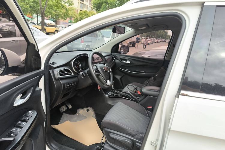 Used Baojun 730 2019 1.5T CVT Fashion Model 7 Seats China V Emission Standard Left Front Seat