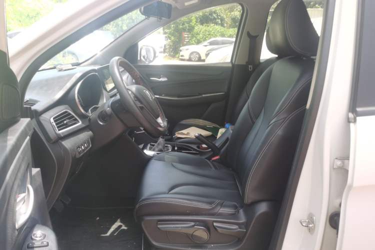 Used Baojun 730 2019 1.5L Manual Fashion Model 7-seater China VI Left Front Seat