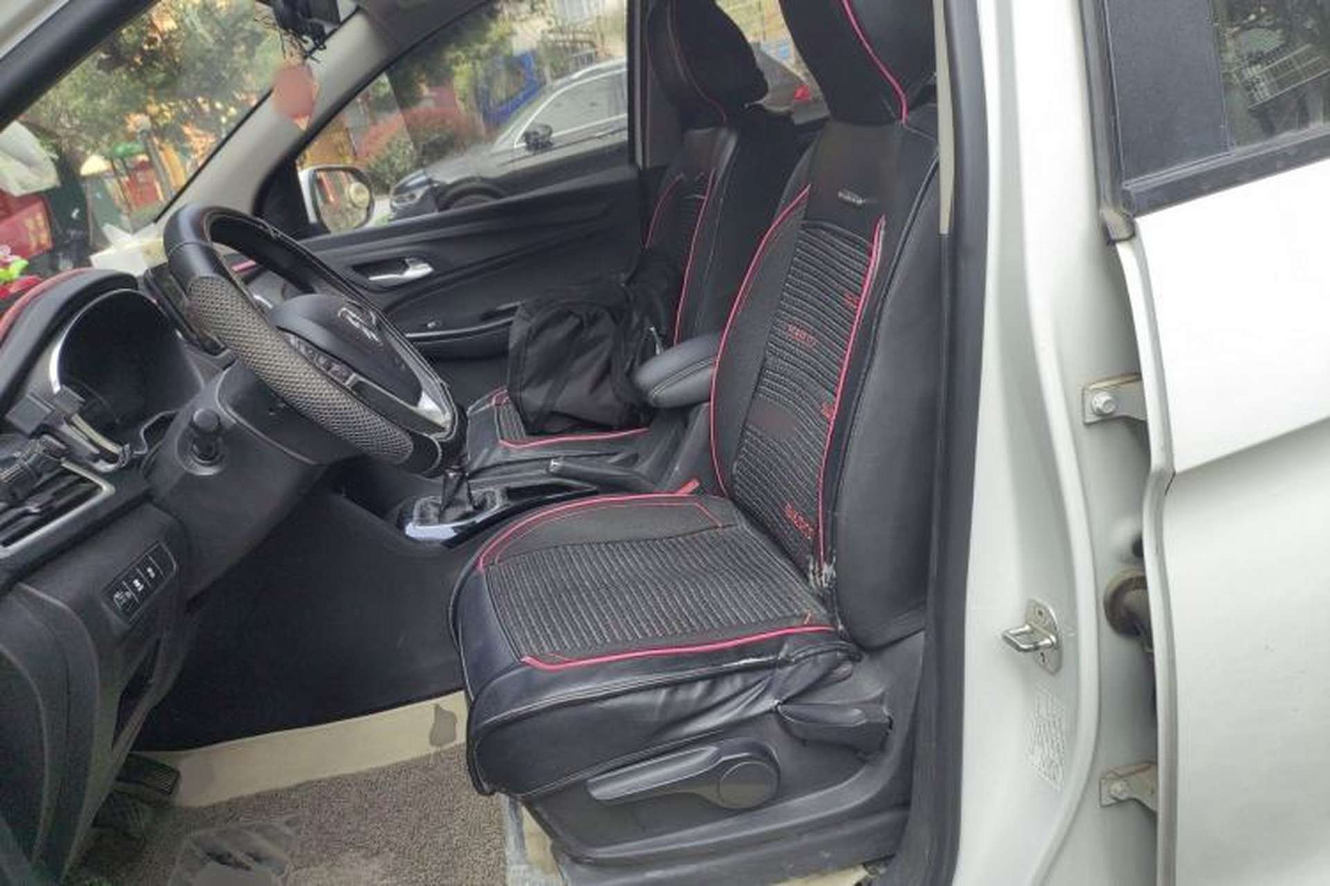 Used Baojun 730 2019 1.5L Manual Fashion Model 7-seater China VI Left Front Seat