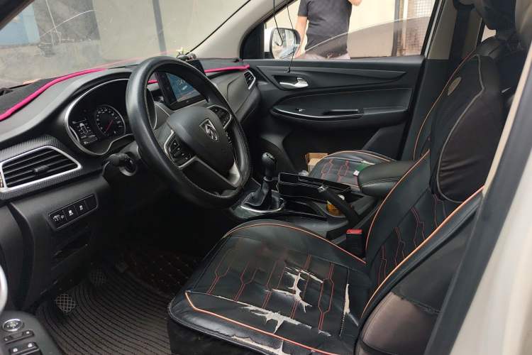 Used Baojun 730 2019 1.5L Manual Fashion Model 7-seater National V Left Front Seat