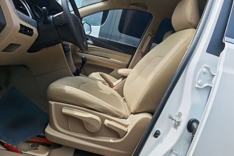 Used Baojun 730 2019 1.5L Manual Value Edition 7 Seats China VI Emission Standard Left Front Seat
