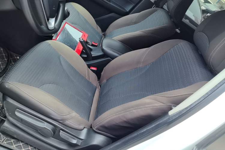 Used Baojun 730 2019 1.5L Manual Fashion Model 7-seater China VI Left Front Seat