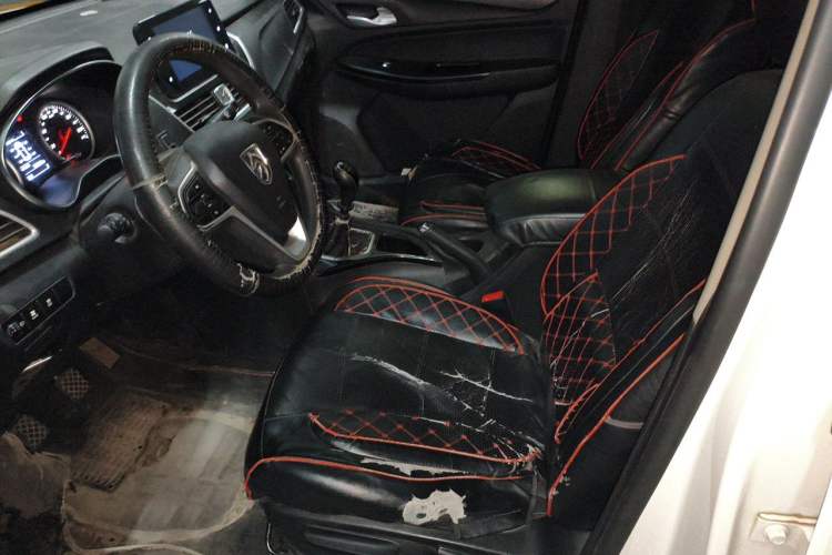 Used Baojun 730 2019 1.5L Manual Fashion Model 7-seater National V Left Front Seat
