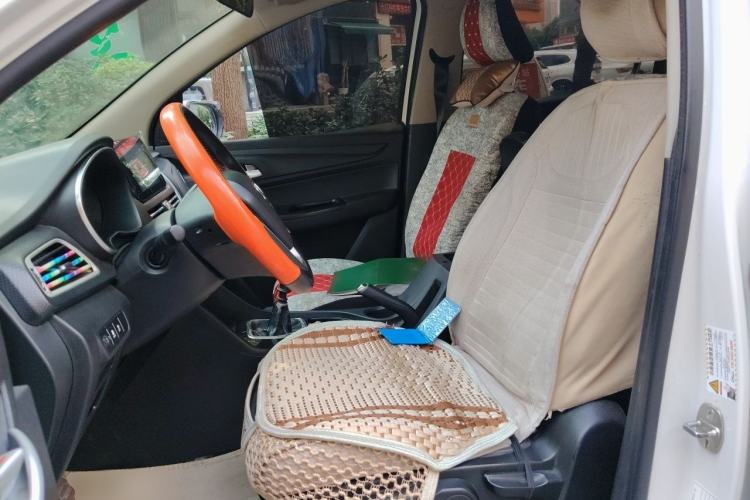 Used Baojun 730 2019 1.5L Manual Fashion Model 7-seater National V Left Front Seat