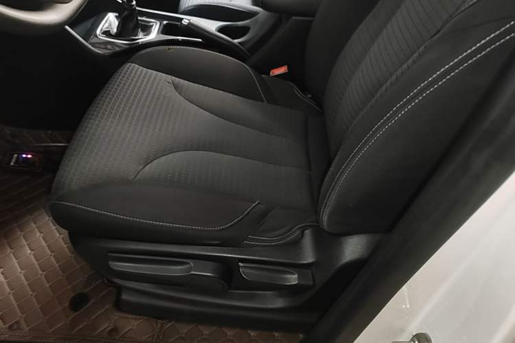 Used Baojun 730 2019 1.5L Manual Fashion Model 7-seater National V Left Front Seat