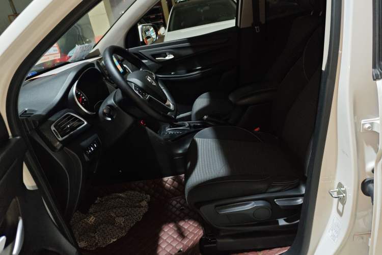 Used Baojun 730 2019 1.5T CVT Fashion Model 7 Seats China VI Emission Standard Left Front Seat