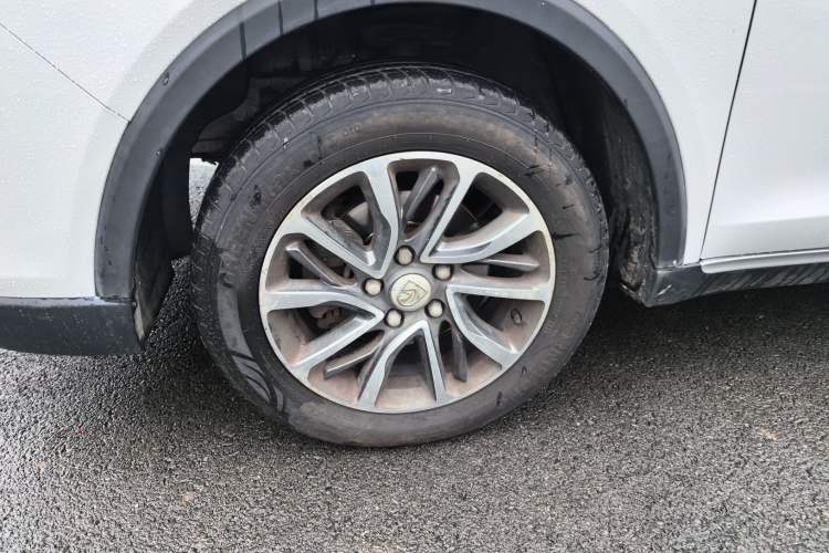 Used Baojun 730 2019 1.5T Manual Fashion Model 7-seater China VI Left Front Wheel Hub