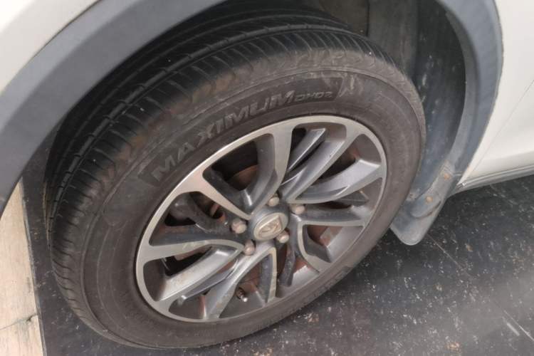 Used Baojun 730 2019 1.5L Manual Fashion Model 7-seater China VI Left Front Wheel Hub