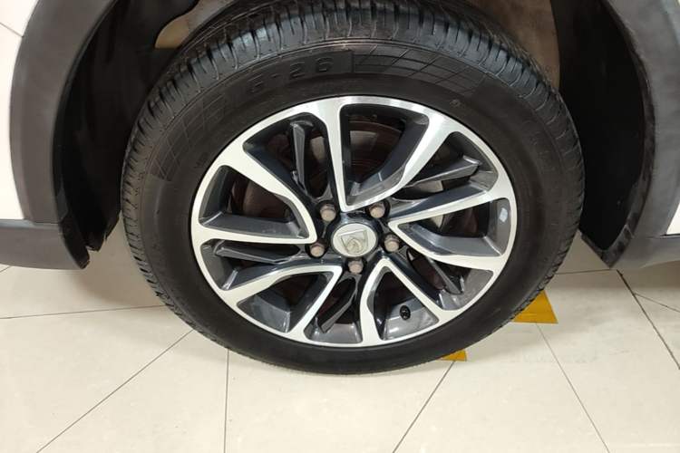 Used Baojun 730 2019 1.5T Manual Fashion Model 7-seater National V Left Front Wheel Hub