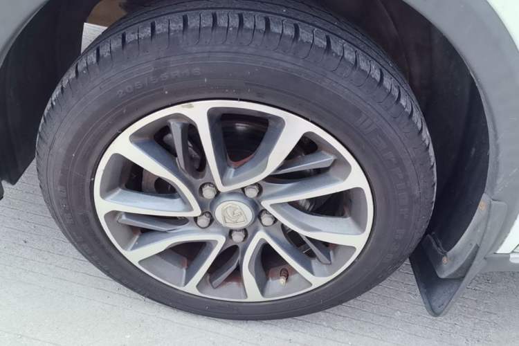 Used Baojun 730 2019 1.5L Manual Fashion Model 7-seater China VI Left Front Wheel Hub