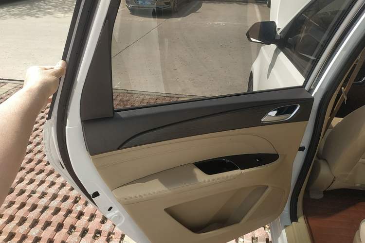 Used Baojun 730 2019 1.5L Manual Value Edition 7 Seats China VI Emission Standard Left Rear Door Interior