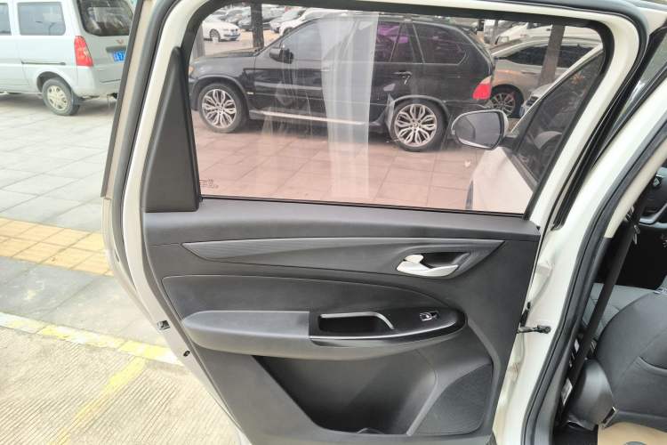 Used Baojun 730 2019 1.5T CVT Fashion Model 7 Seats China V Emission Standard Left Rear Door Interior