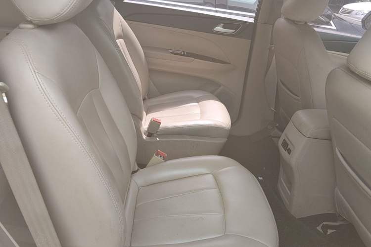 Used Baojun 730 2019 1.5L Manual Value Edition 7 Seats China VI Emission Standard Left Rear Seat