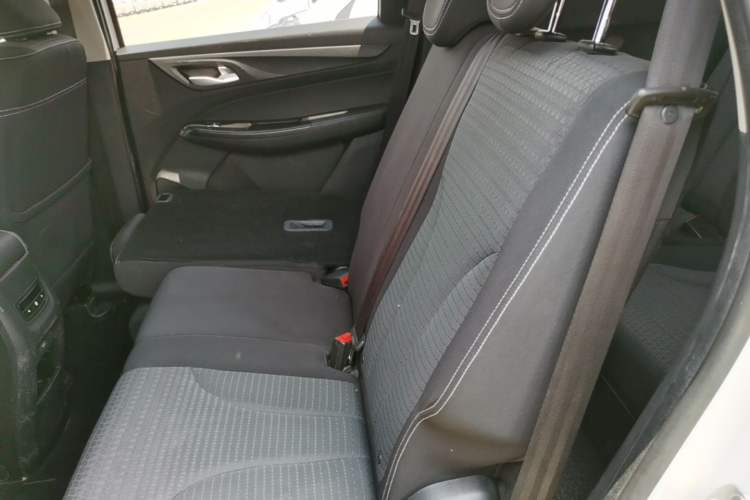 Used Baojun 730 2019 1.5T CVT Fashion Model 7 Seats China V Emission Standard Left Rear Seat