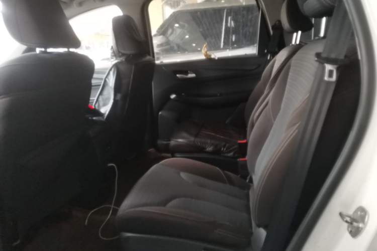 Used Baojun 730 2019 1.5L Manual Fashion Model 7-seater China VI Left Rear Seat