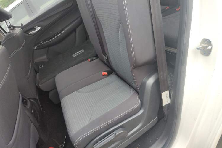 Used Baojun 730 2019 1.5T CVT Fashion Model 7 Seats China V Emission Standard Left Rear Seat