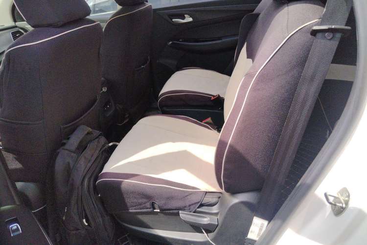 Used Baojun 730 2019 1.5T Manual Fashion Model 7-seater National V Left Rear Seat