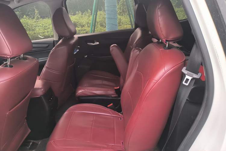 Used Baojun 730 2019 1.5T Manual Fashion Model 7-seater China VI Left Rear Seat