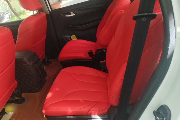 Used Baojun 730 2019 1.5T Manual Fashion Model 7-seater National V Left Rear Seat