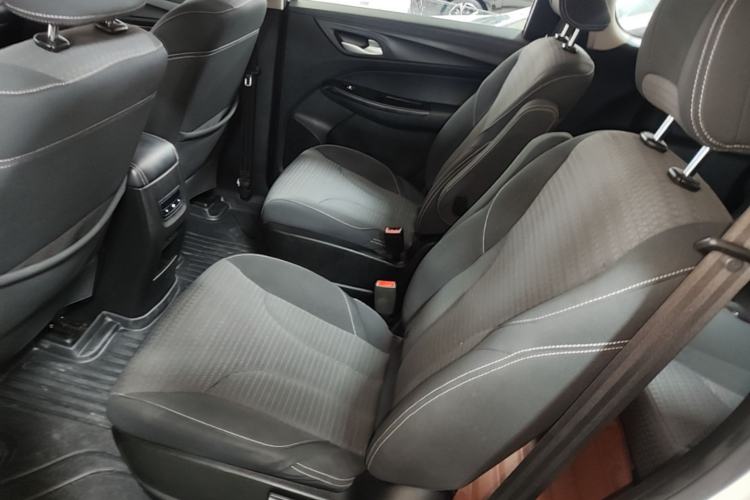 Used Baojun 730 2019 1.5T Manual Fashion Model 7-seater National V Left Rear Seat