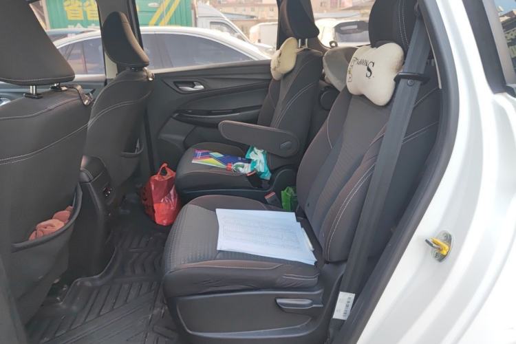 Used Baojun 730 2019 1.5L Manual Fashion Model 7-seater China VI Left Rear Seat