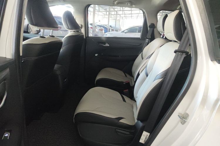 Used Baojun 730 2019 1.5T Manual Fashion Model 7-seater China VI Left Rear Seat