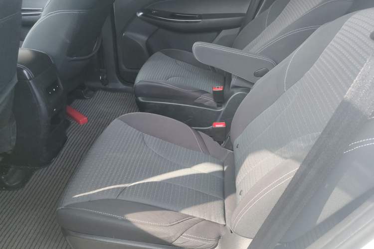 Used Baojun 730 2019 1.5T Manual Fashion Model 7-seater National V Left Rear Seat
