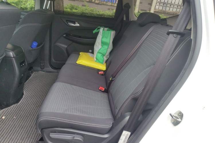 Used Baojun 730 2019 1.5T CVT Fashion Model 7 Seats China V Emission Standard Left Rear Seat