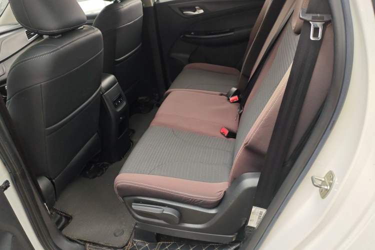 Used Baojun 730 2019 1.5T CVT Fashion Model 7 Seats China VI Emission Standard Left Rear Seat