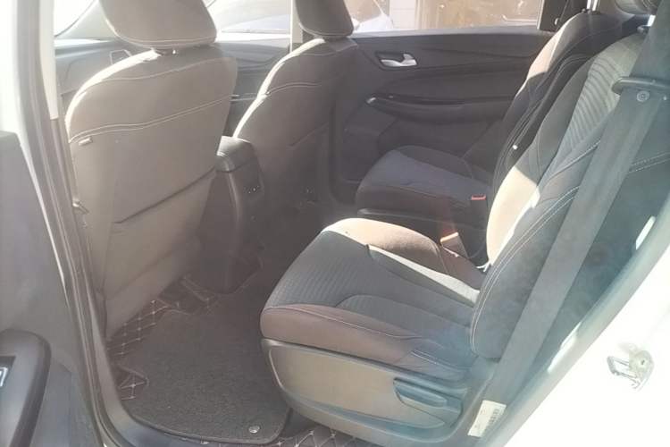 Used Baojun 730 2019 1.5L Manual Fashion Model 7-seater National V Left Rear Seat
