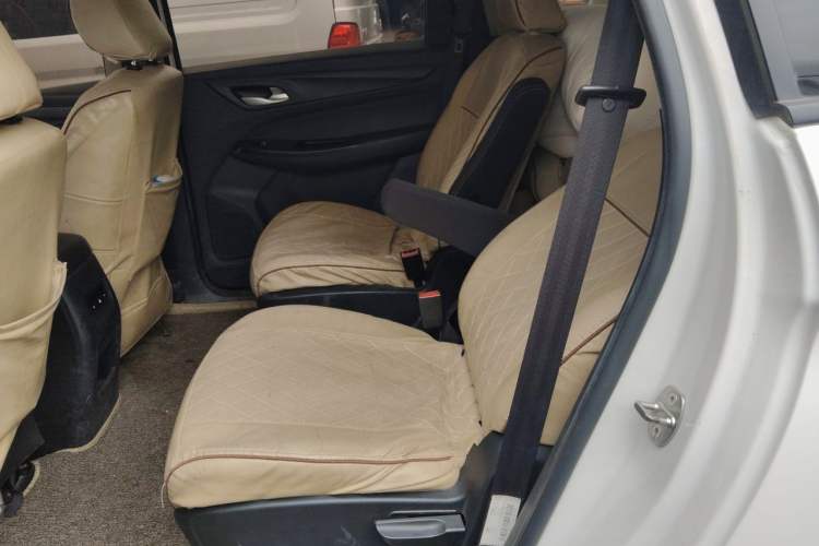 Used Baojun 730 2019 1.5L Manual Fashion Model 7-seater National V Left Rear Seat