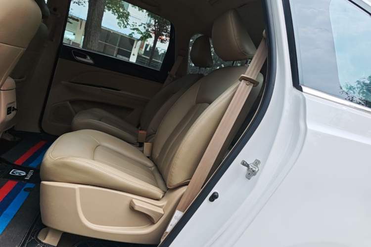 Used Baojun 730 2019 1.5L Manual Value Edition 7 Seats China VI Emission Standard Left Rear Seat