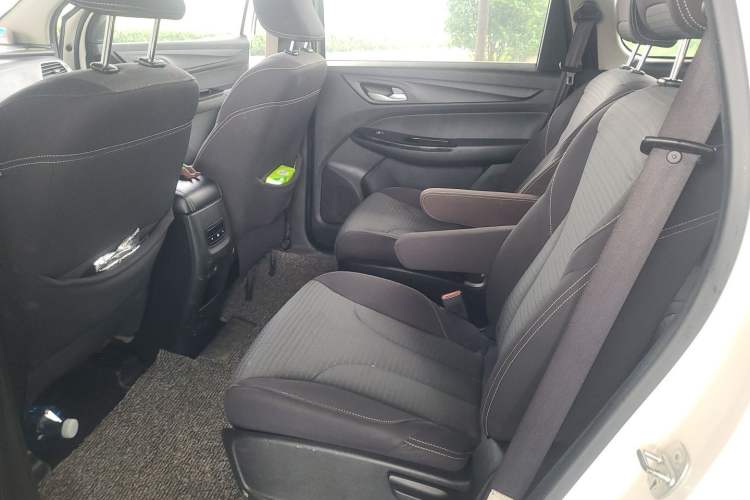 Used Baojun 730 2019 1.5L Manual Fashion Model 7-seater National V Left Rear Seat