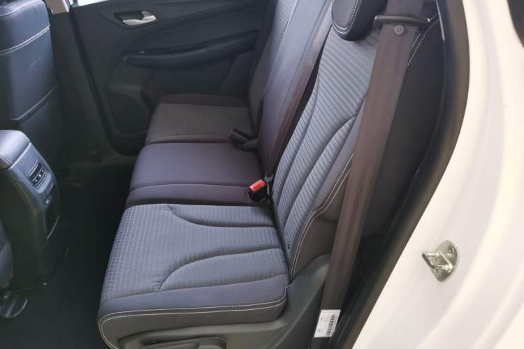 Used Baojun 730 2019 1.5T CVT Fashion Model 7 Seats China V Emission Standard Left Rear Seat