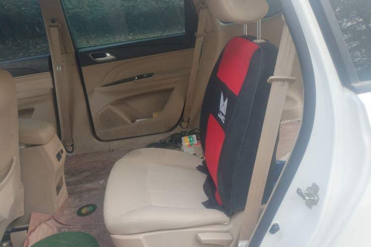 Used Baojun 730 2019 1.5L Manual Value Edition 7 Seats China VI Emission Standard Left Rear Seat
