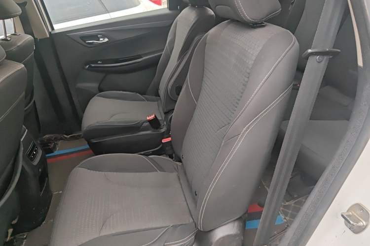 Used Baojun 730 2019 1.5L Manual Fashion Model 7-seater China VI Left Rear Seat