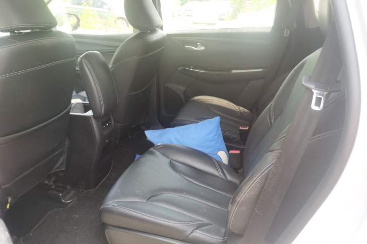 Used Baojun 730 2019 1.5L Manual Fashion Model 7-seater China VI Left Rear Seat