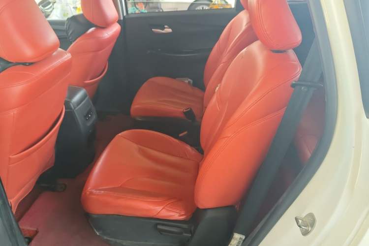 Used Baojun 730 2019 1.5L Manual Fashion Model 7-seater China VI Left Rear Seat