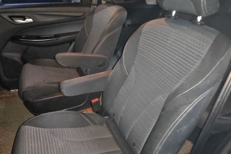 Used Baojun 730 2019 1.5T Manual Fashion Model 7-seater National V Left Rear Seat