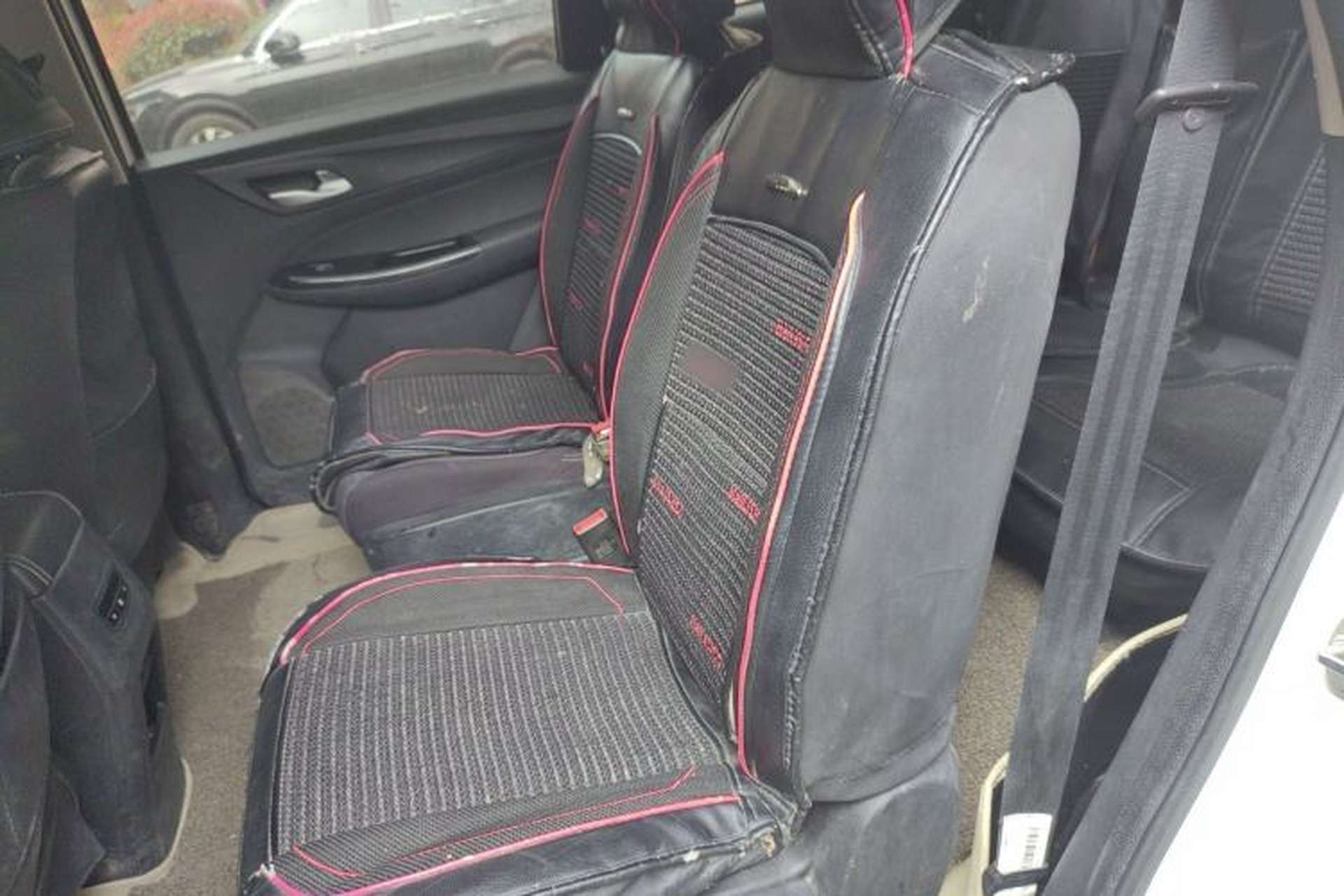 Used Baojun 730 2019 1.5L Manual Fashion Model 7-seater China VI Left Rear Seat